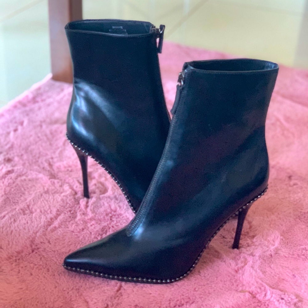 Sexy Zip Front Stiletto Booties!